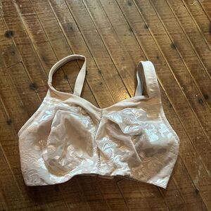 Wacoal retro chic nude lace embossed satiny 38DDD wireless bra